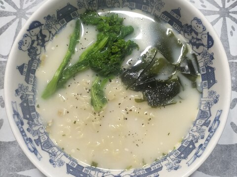 わかめと菜花のスキムミルク入りラーメン
